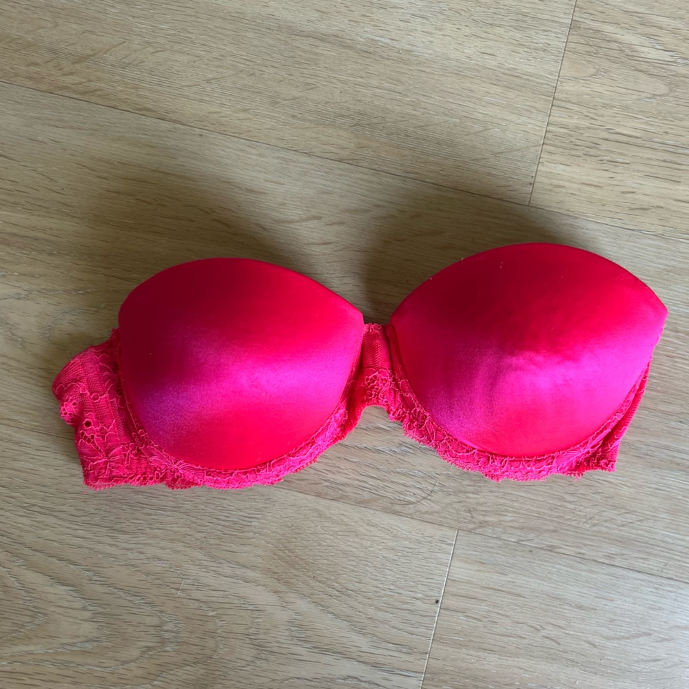 Pink strapless Victoria’s Secret push-up bra with lace